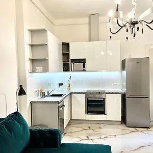 Apartman L8, Budapest